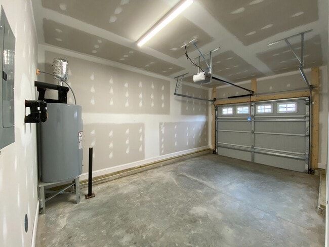 Building Photo - 3 Bed, 2.5 Bath in Stonebay Townhomes!