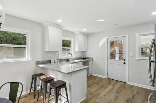 Building Photo - 2519 Miriam Ln