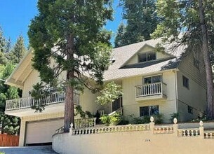 Building Photo - 114 Fairway Dr