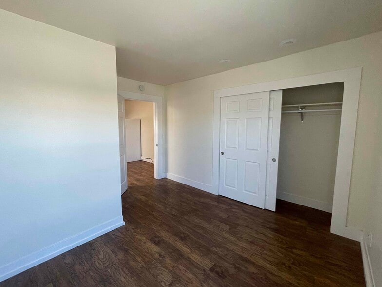 Building Photo - 103 7th St