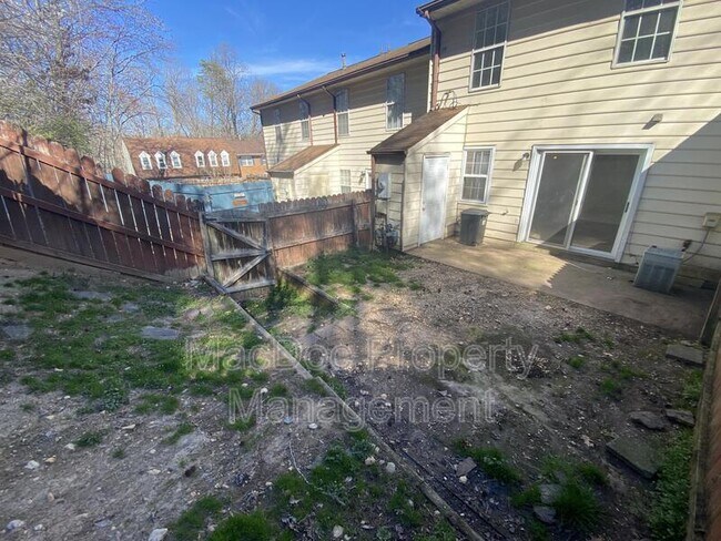 Building Photo - 108 Kings Mill Dr