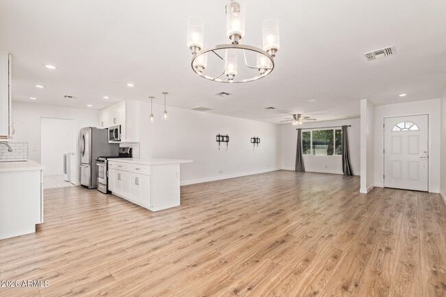 Building Photo - 1809 E Concorda Dr