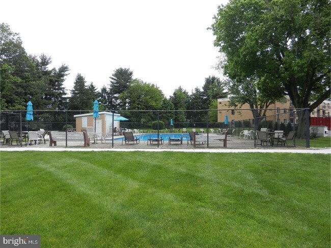 Building Photo - 1575 W St Rd