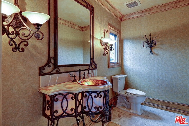 Building Photo - 209 S Anita Ave