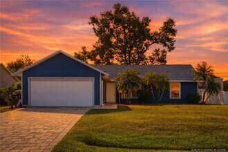 Building Photo - 1074 SW Jennifer Terrace