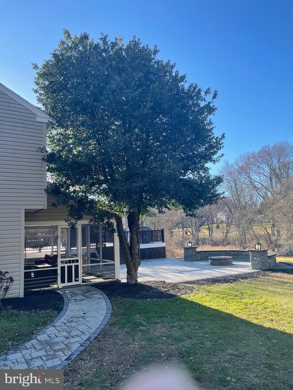 Building Photo - 1104 Dunvegan Rd