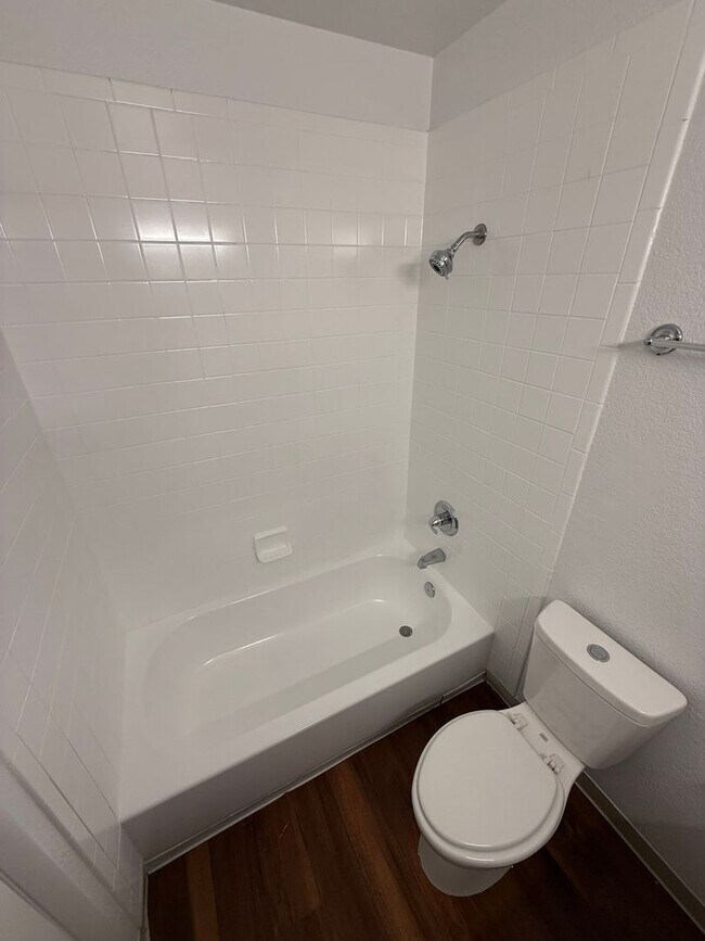 Building Photo - Lansing27