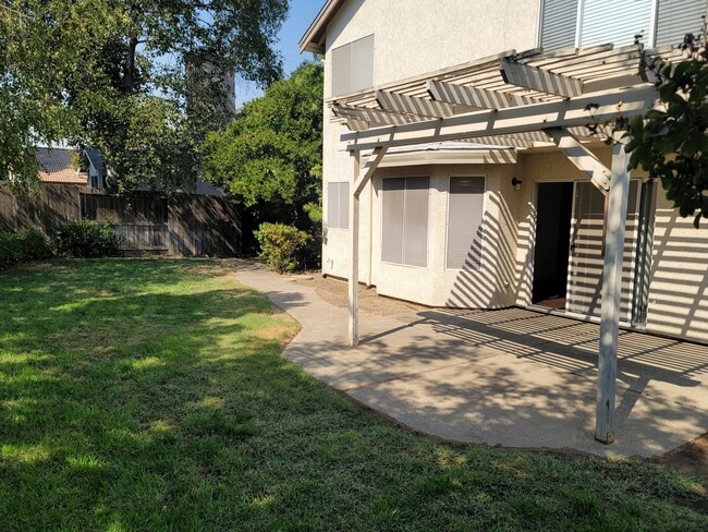 Building Photo - 1709 Evergreen Dr