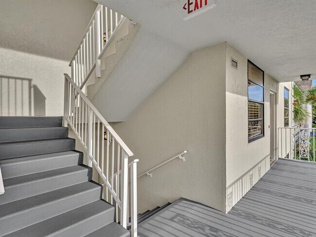 Building Photo - 1711 Whitehall Dr