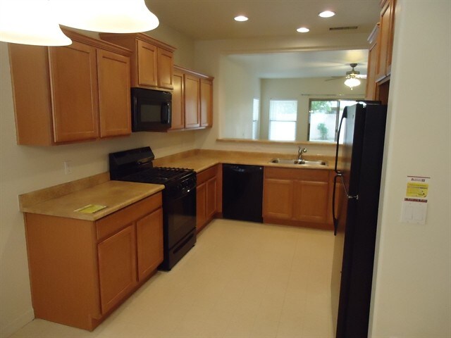 Building Photo - 18641 W Mission Ln