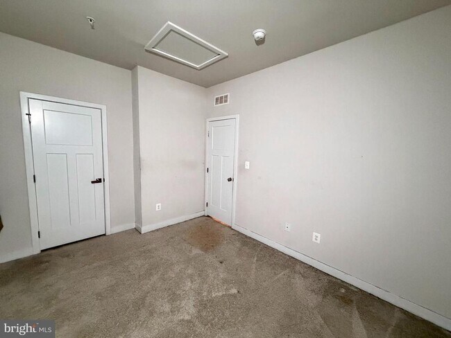 Building Photo - 4812 Crest View Dr