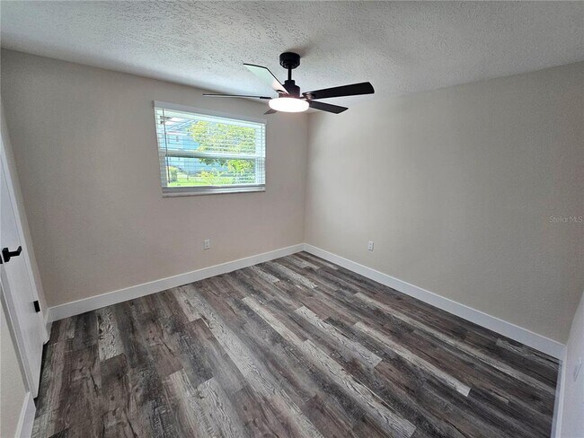 Building Photo - 4843 Camphor Ave