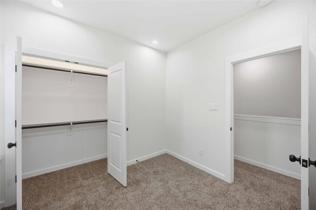 Building Photo - 8412 Darien St