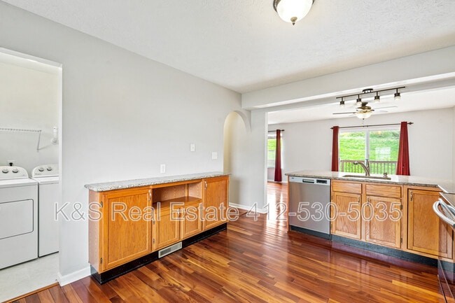 Building Photo - 2711 Canterbury Dr