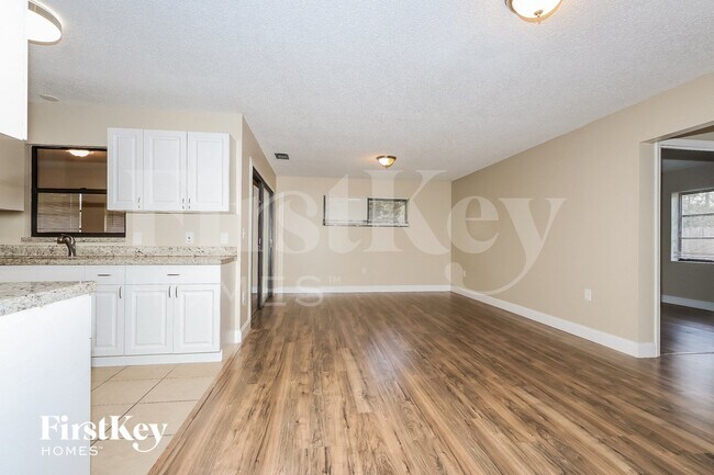 Building Photo - 1434 SW Broadview St