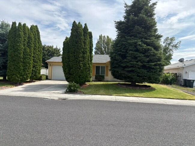 Building Photo - 217 E Belair Dr