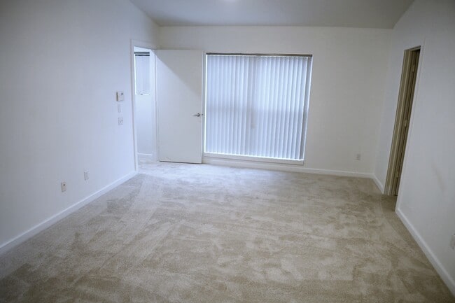 Building Photo - 702 Ruthven St