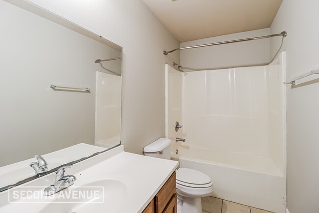 Building Photo - 203 Glenn Oak Dr
