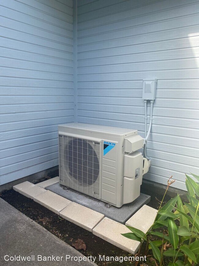 Building Photo - 2 br, 2 bath House - 75-252 Nani Kailua Dr...
