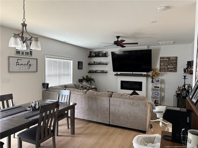 Building Photo - 211 NC-211