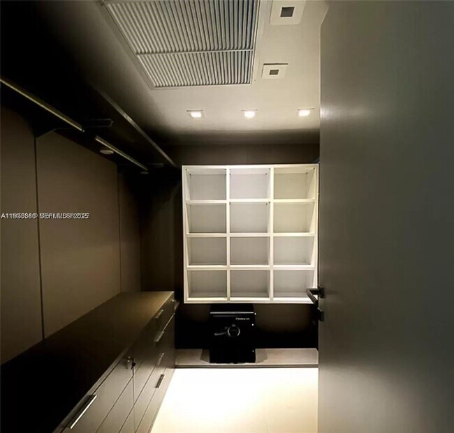 Building Photo - 5255 Collins Ave