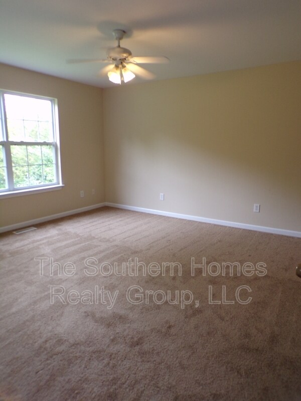 Building Photo - 1425 Hammerhill Rd