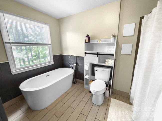 Building Photo - 9808 Emerald Point Dr