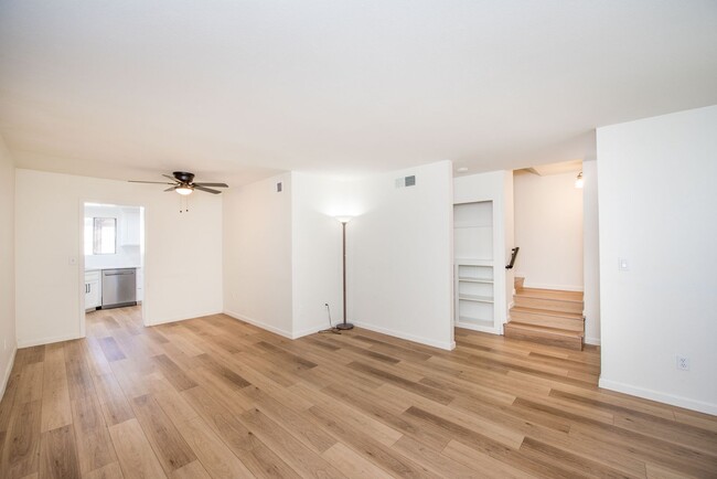 Building Photo - Remodeled Townhome