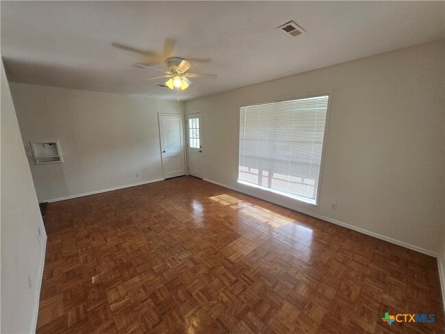 Building Photo - 702 Anaqua Ave