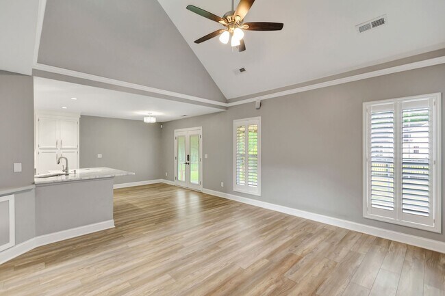 Building Photo - Beautiful Home in The Hamlets