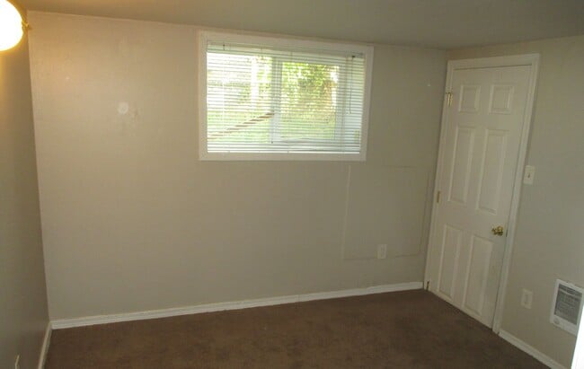 Building Photo - LaChance-1110 A/B
