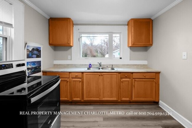 Building Photo - Charming Downtown Albemarle Cottage with Timeless Appeal