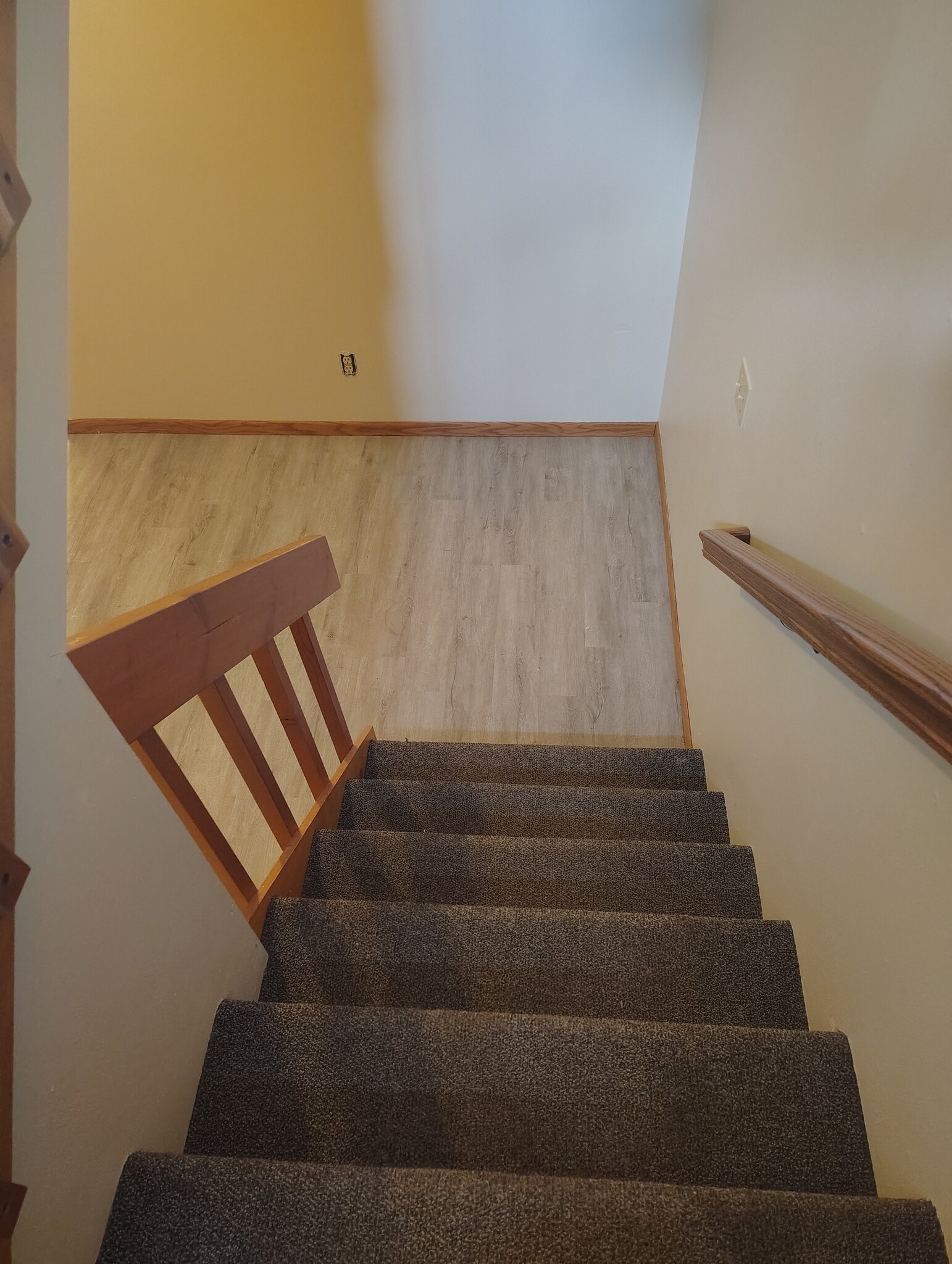 Downstairs landing - 700 Iroquois Ct