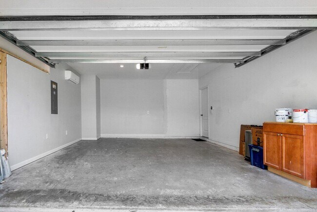 Building Photo - 1744 SE North Blackwell Dr