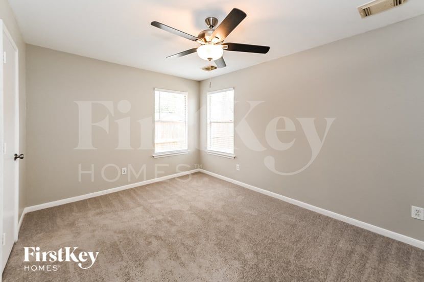 Building Photo - 7234 River Pines Dr