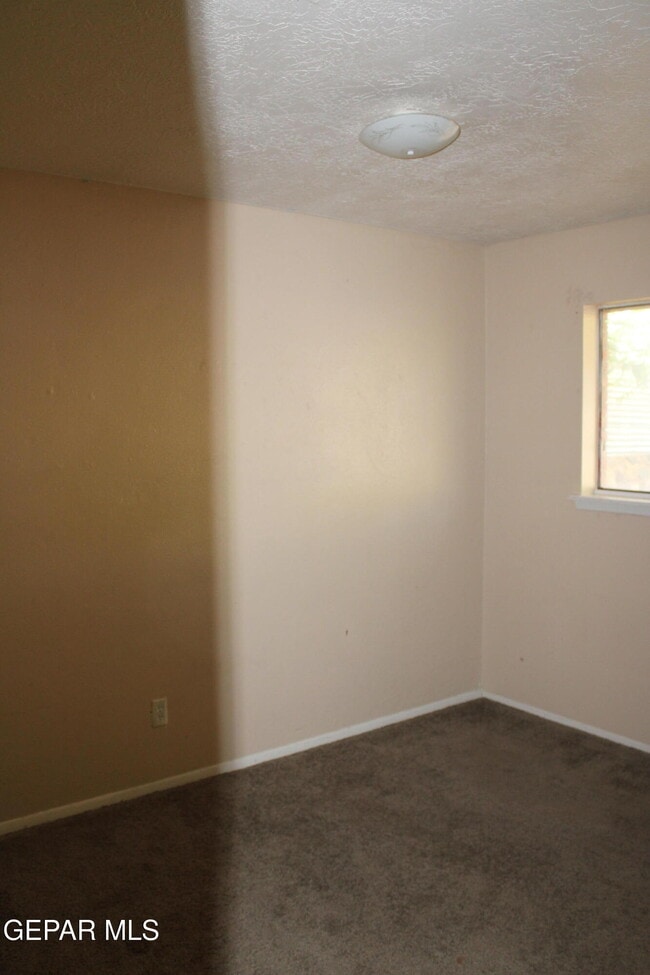 Building Photo - 5817 Blackhawk Dr