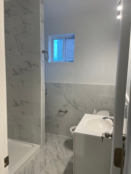 Building Photo - 12 S Lake Ave