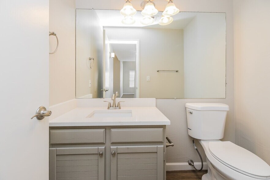 Building Photo - 1338 N Brittany Ln