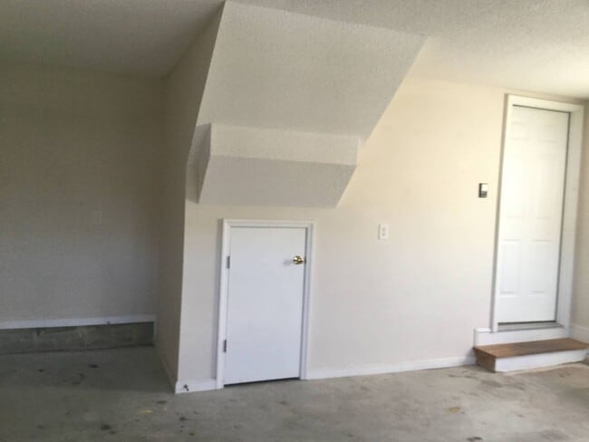 Building Photo - Centrally Located Home in New Bern-3 Bedroom With FROG