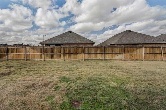 Building Photo - 3613 Davidson Dr