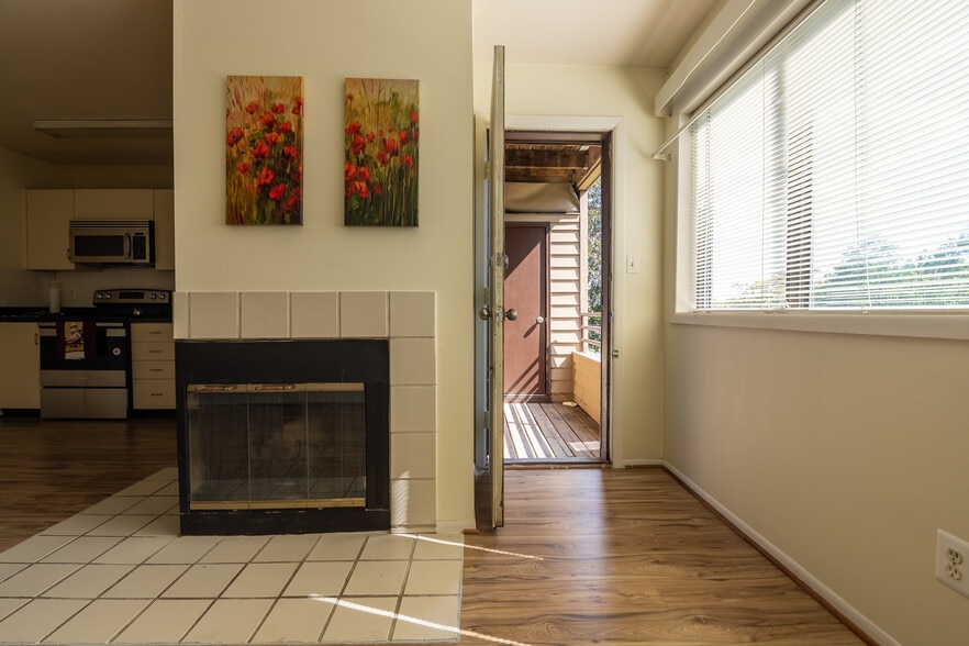 exit to the back balcony and storage closet - 6903 Jones View Dr