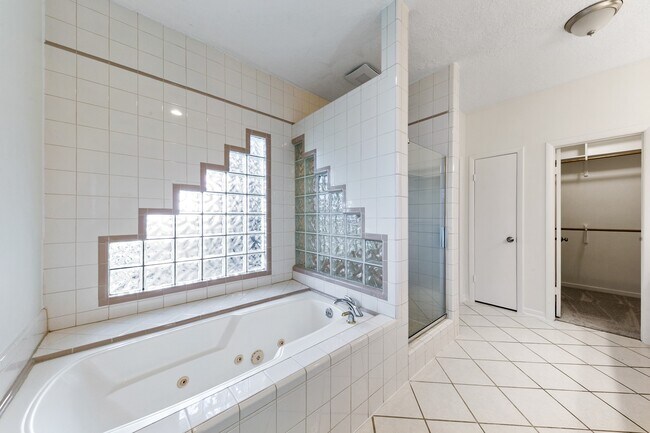 Building Photo - 819 Millpond Dr