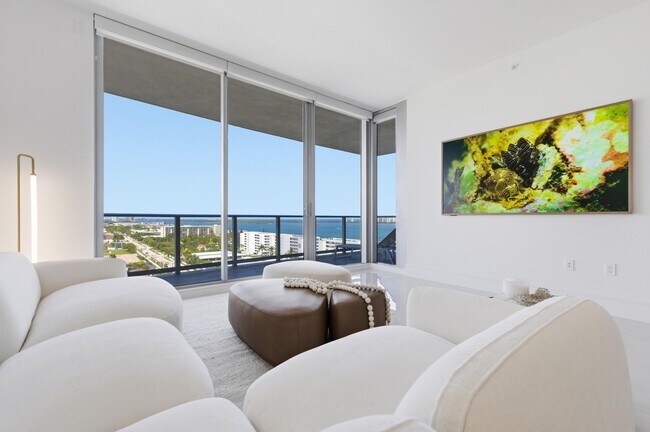 Building Photo - 220 Lake Shore Dr