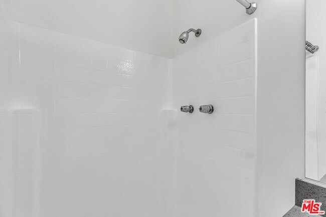 Building Photo - 1812 N Gramercy Pl