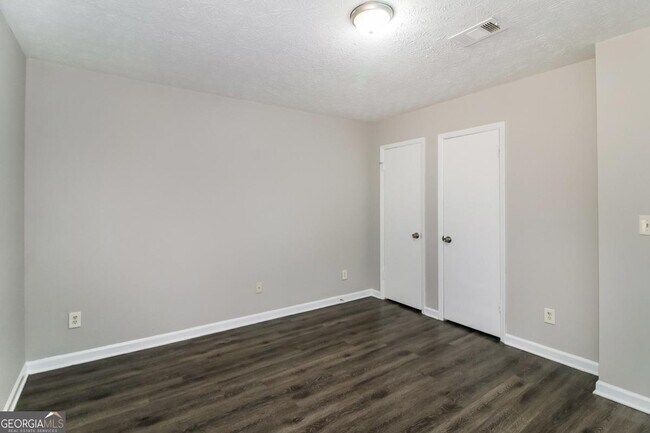 Building Photo - 307 Hamilton Glenn