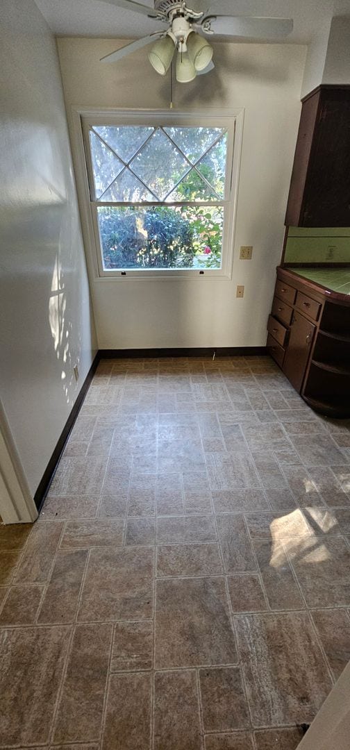 Building Photo - 3 bedroom Riverside home