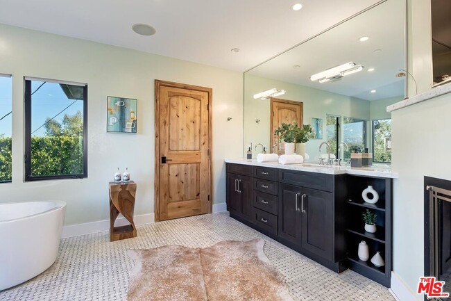 Building Photo - 2841 Montcalm Ave