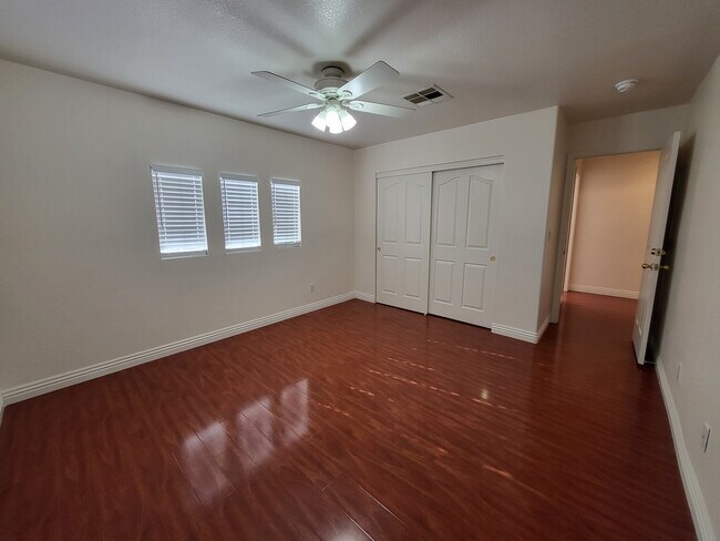 Building Photo - 1158 Founders Ct