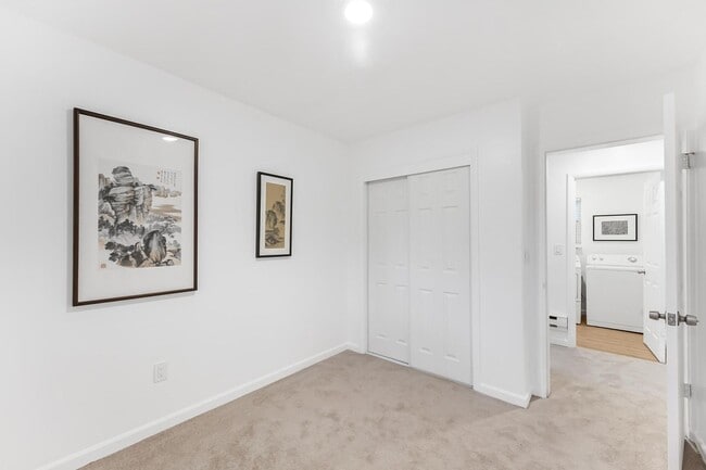 Building Photo - Fully Renovated & Very | Huge Yard | New HVAC | Lease w/ Option to Buy