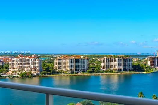 Building Photo - 100 South Pointe Dr